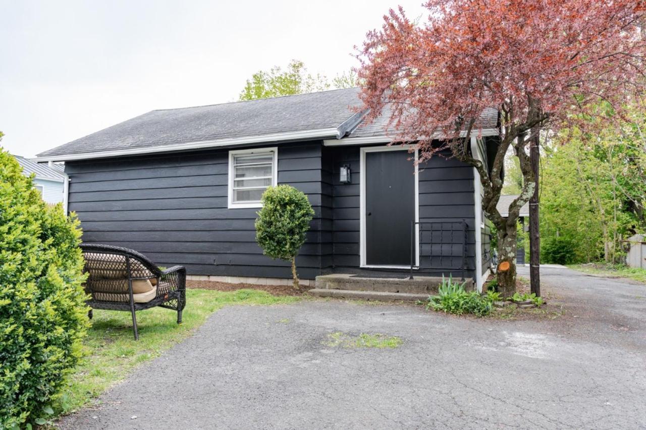 Retro Retreat Renovated 2Br, Desk, No Chore List! Kingston Exterior foto
